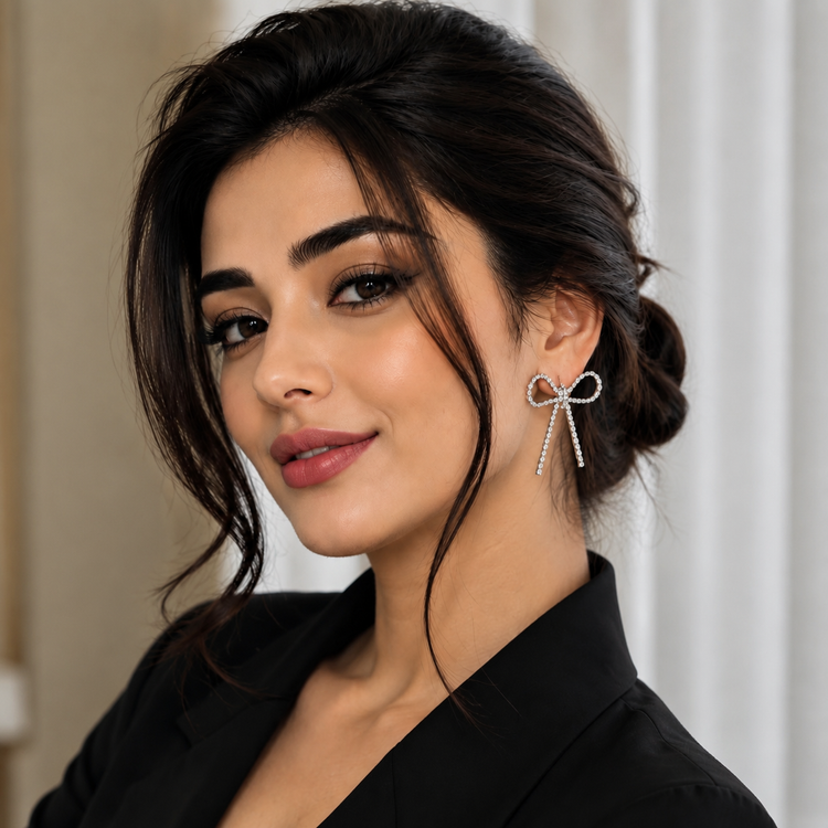 گوشواره زنانه جوپینگ مدل پاپیونی نگیندار نقرهای