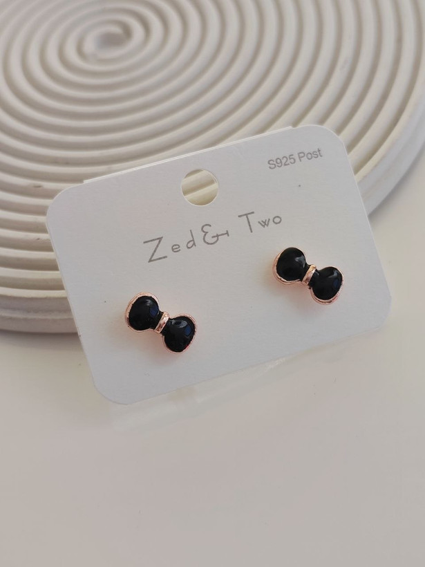 گوشواره میخی Zed & Two مدل Bow پاپیونی مینیمال رنگی