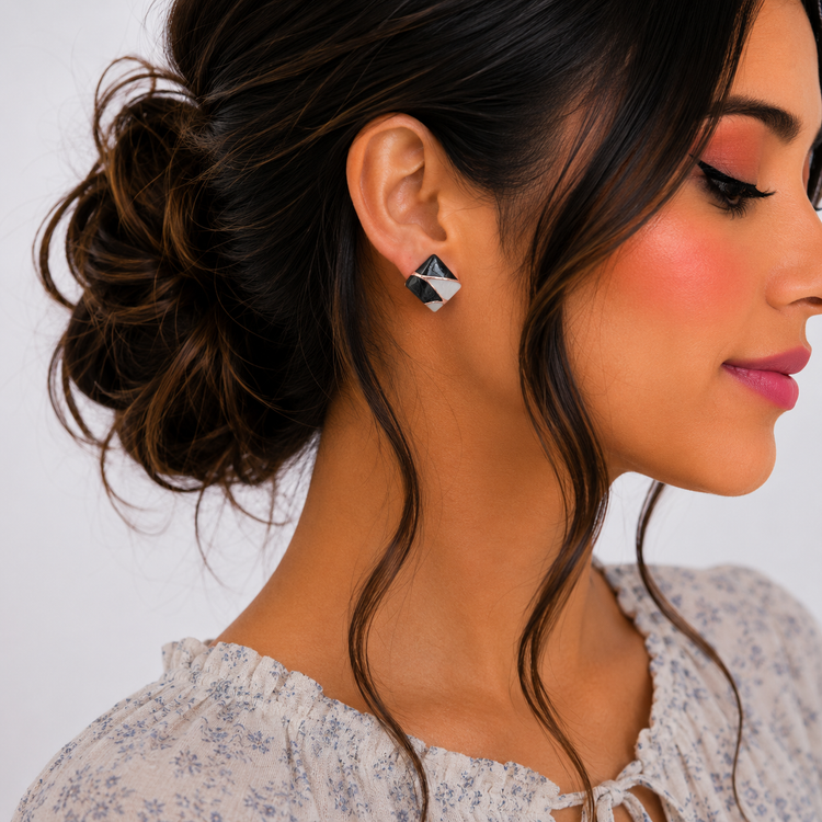 گوشواره میخی Zed & Two مدل Diamond هندسی مربع کریستالی مینیمال