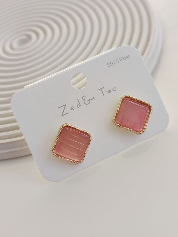 گوشواره میخی Zed & Two مدل مربع کریستالی مینیمال