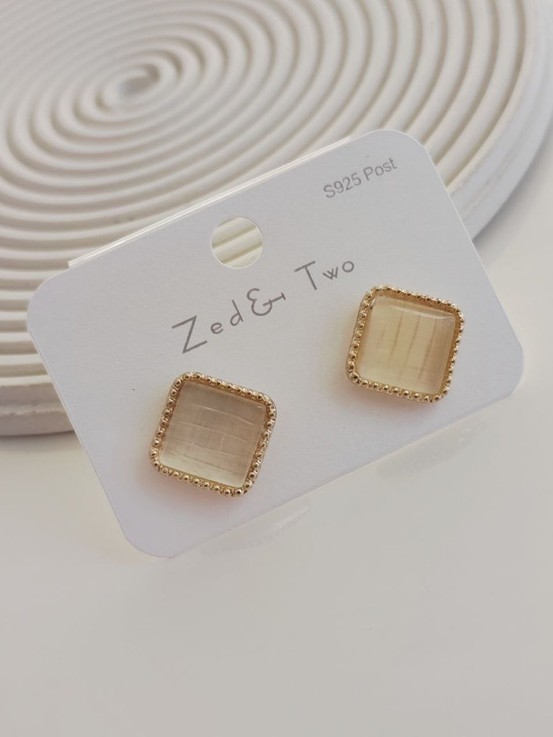 گوشواره میخی Zed & Two مدل مربع کریستالی مینیمال