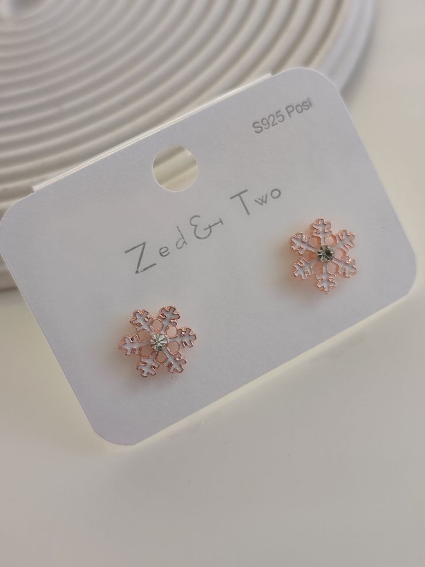 گوشواره میخی Zed & Two مدل Snowflake Crystal طرح دانه برف نگیندار