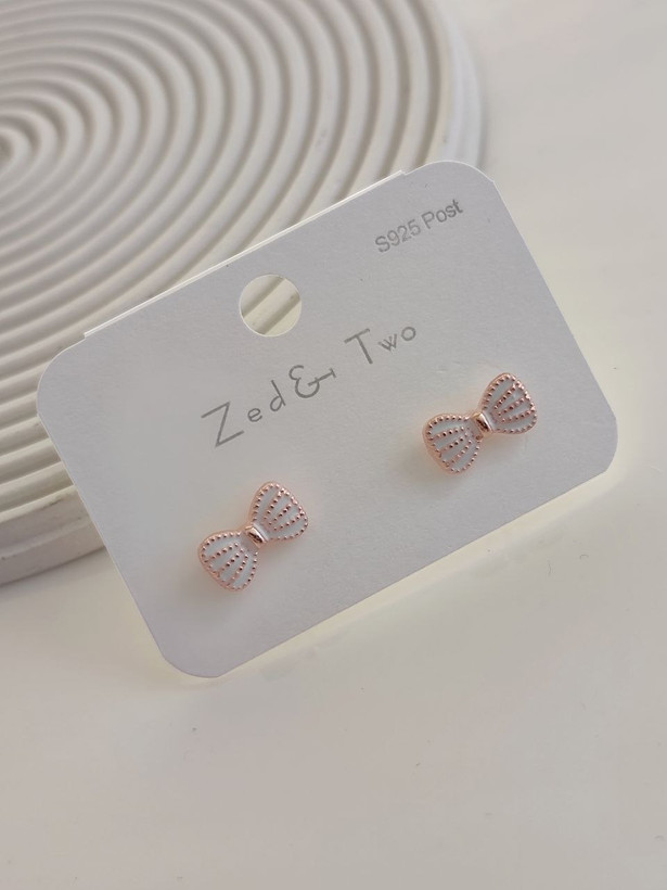 گوشواره میخی Zed & Two مدل Bow Pearl پاپیونی مرواریدی مینیمال